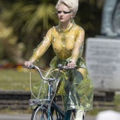 Maisie Williams Rides Bike On Set of New 8216Sex Pistols8217 TV Series 21 Photos