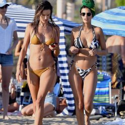 Marcela Braga Enjoys a Fun Beach Day with Friends 31 Photos