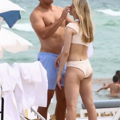 Mason Rudolph Tends to Genie Bouchard8217s Injury During a Romantic Break at the Beach 53 P