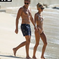 Max Chilton 038 Chloe Roberts are Seen Relaxing on the Beaches of Barbados 37 Photos