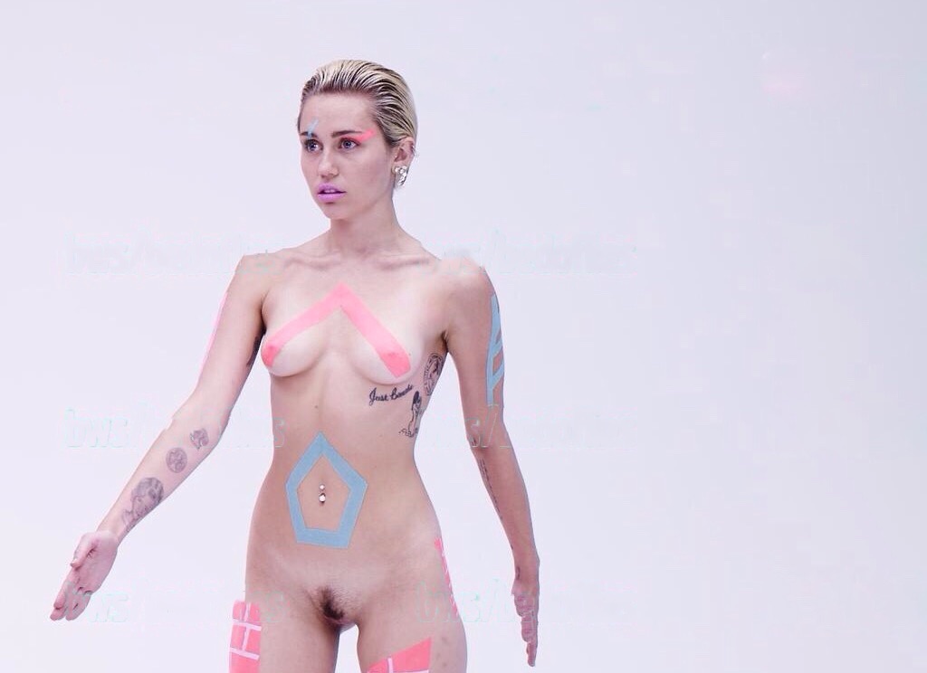 Miley Cyrus Naked (1 New Full-Size Photo)