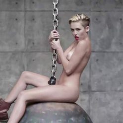 Miley Cyrus Naked 32 Pics GIFs 038 Video
