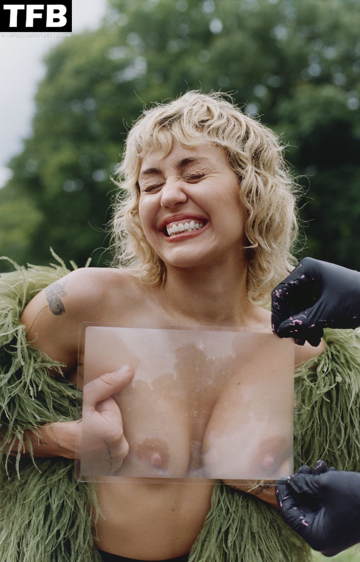 Miley Cyrus New Nude Pics
