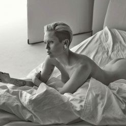 Miley Cyrus Poses Nude 1 Photo