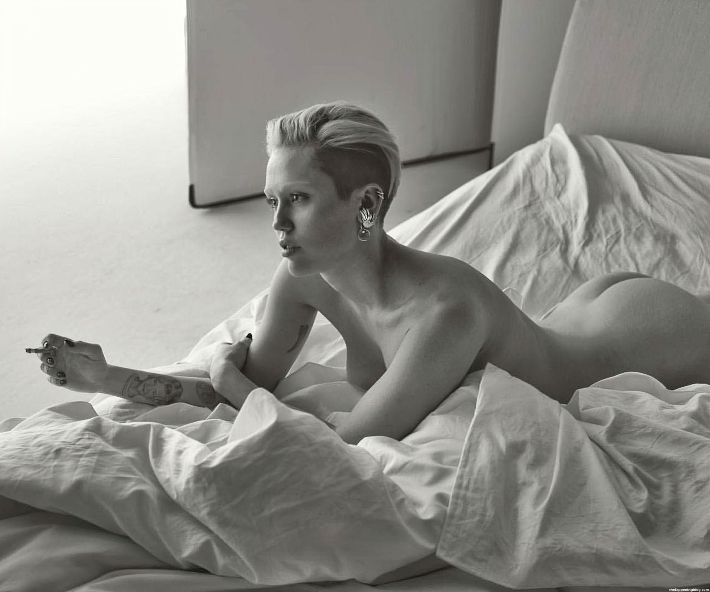 Miley Cyrus Poses Nude (1 Photo)