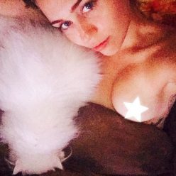 Miley Cyrus Topless New Sexy Photo