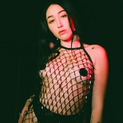 Noah Cyrus Sexy 038 Topless 10 Photos