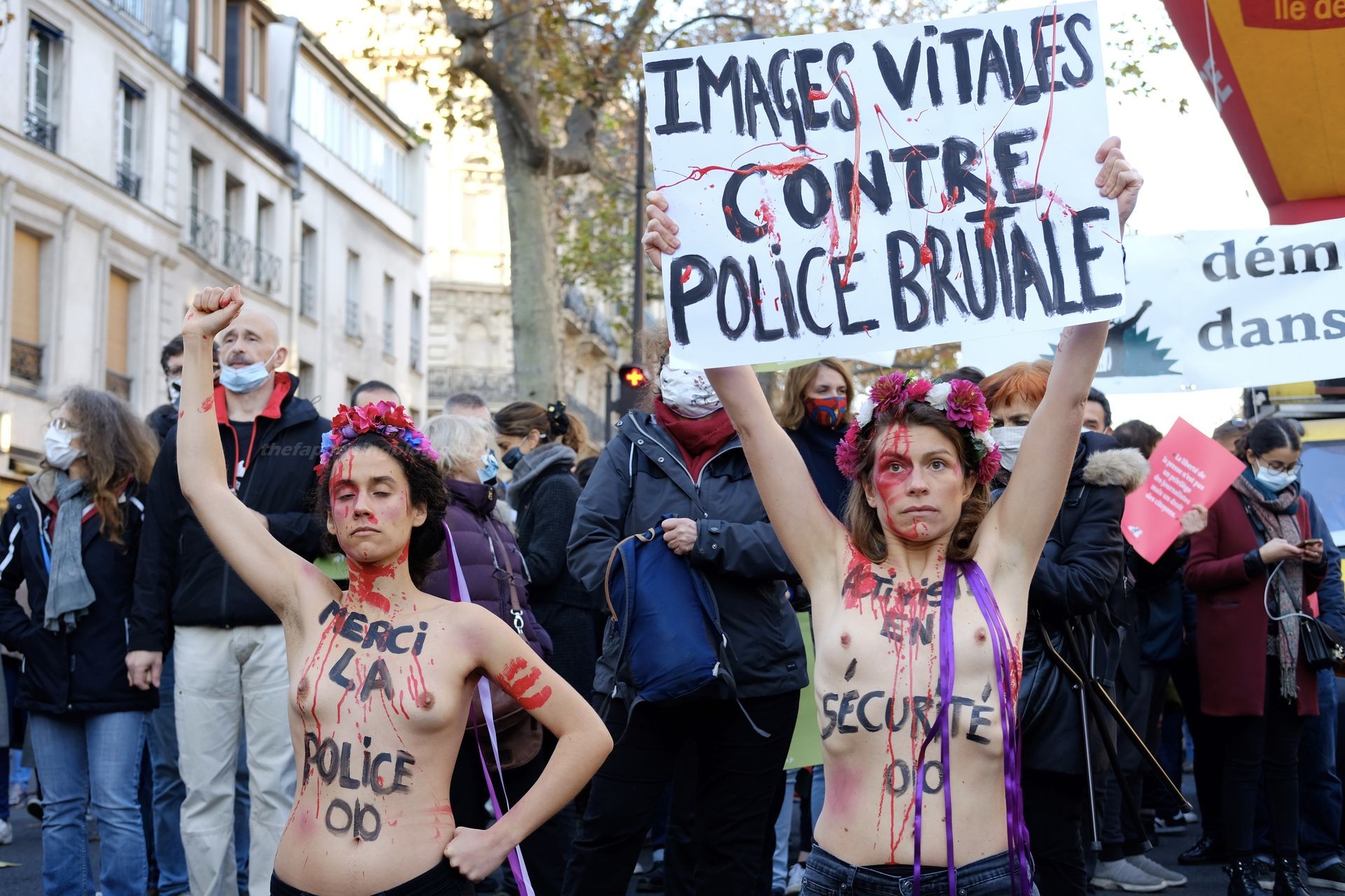 Nude Demonstration Against The Global Security Law In Paris (2 Photos)