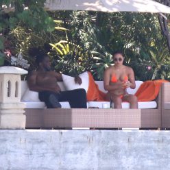 P. Diddy Relaxes Shirtless With Bikini Clad Beauty In Miami Beach 21 Photos
