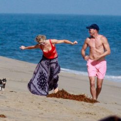 Paris Hilton 038 Carter Reum Enjoy a Beach Day with Friends 51 Photos