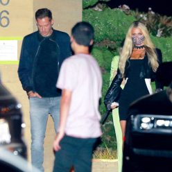 Paris Hilton Pulls Out Her Dress for a Dinner Date in Malibu 49 Photos