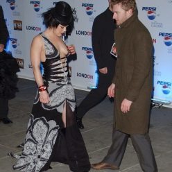 Pnk Shows Off Her Tits at Pepsi Event in Trafalgar Square in London 15 Photos