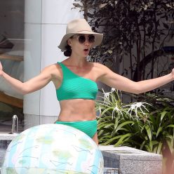 Rachael Finch Hits the Pool with Her Family While Holidaying in Cairns 30 Photos