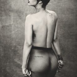 Rihanna Nude 5 Photos