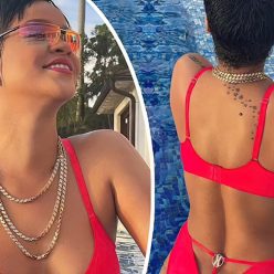 Rihanna Shows Off Her Sexy Body in the Pool 16 Photos