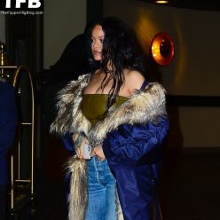 Rihanna is Seen in New York 8 Photos
