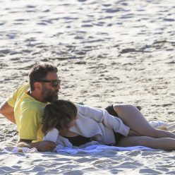 Rose Byrne 038 Bobby Cannavale Head Out for a Romantic Early Evening Swim 30 Photos