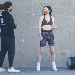 Rumer Willis Has a Strong Start To Her Week With Training Exercises Alongside a Fitnes
