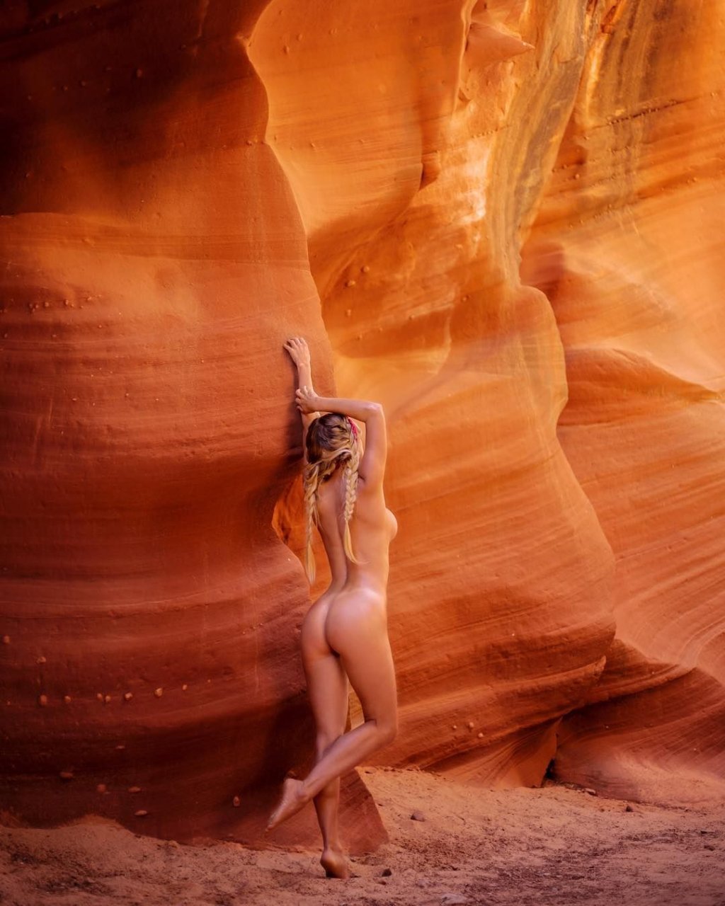 Sara Underwood Nude & Sexy (4 Photos + GIF)