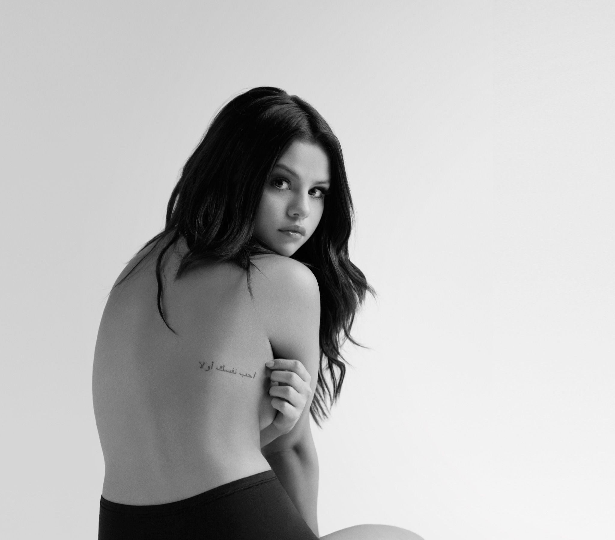 Selena Gomez Topless (1 New Photo)