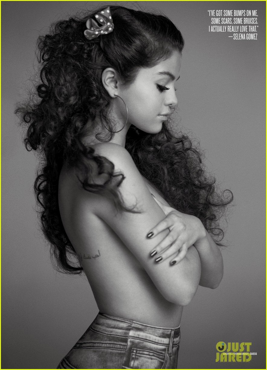 Selena Gomez Topless (4 Photos)