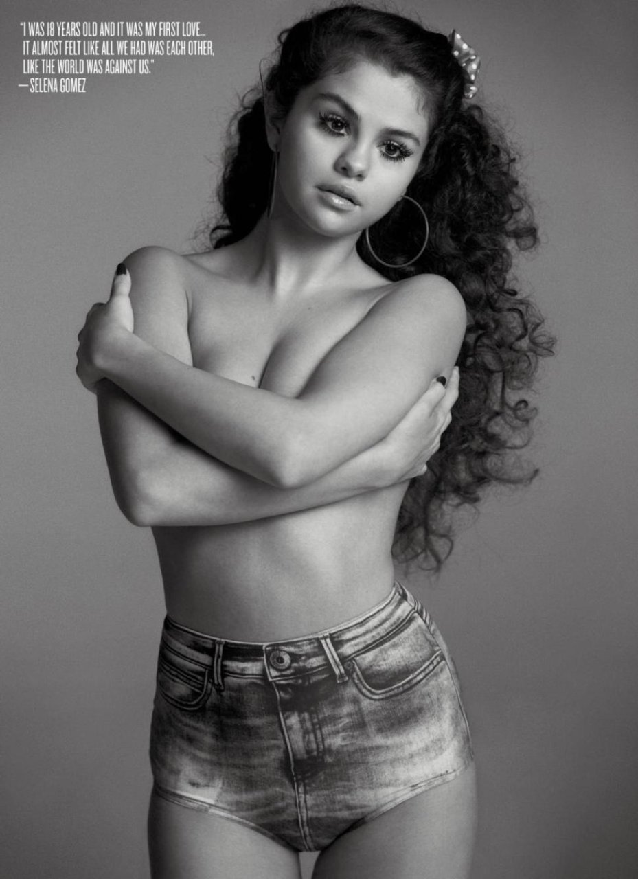 Selena Gomez Topless (7 Photos)