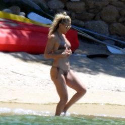 Sexy Kate Hudson is Seen at Skiathos Island in Greece 15 Photos