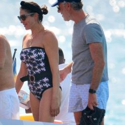 Simon Cowell Enjoys the Festive Season on Board His Yacht with Lauren Silverman 7 Photos