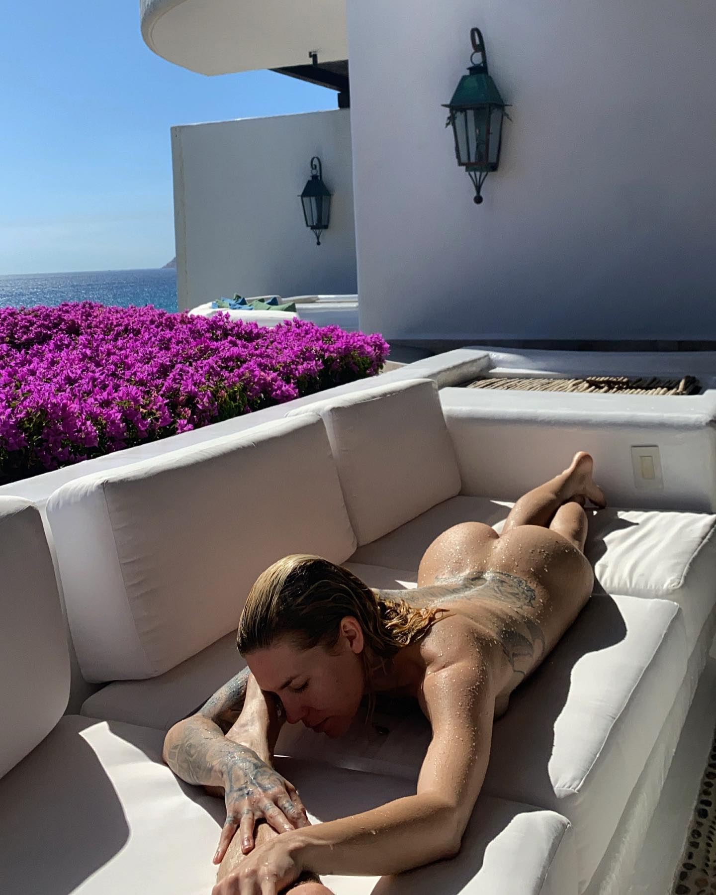 Skylar Grey Flaunts Her Nude Butt and Sexy Bikini Body (4 Photos + Video)