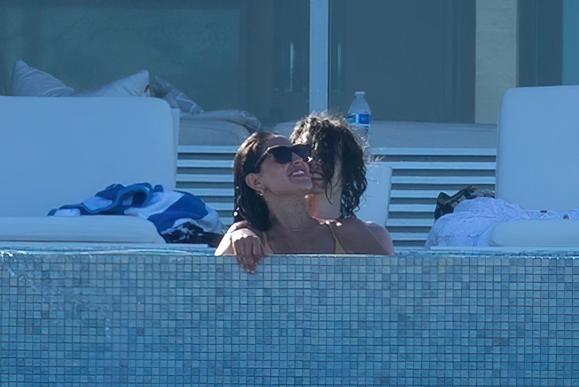 Timothee Chalamet & Eiza Gonzalez Turn Up the Heat During VERY Steamy PDA Session in Their Pool (52 Photos)