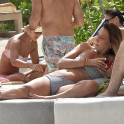 Tittyless Alana Hadid Sunbathes in Mexico 40 Photos