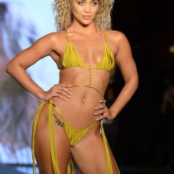 Tittyless Jasmine Sanders Wows at the 2021 Sports Illustrated Swimsuit Runway Show 105 Photos