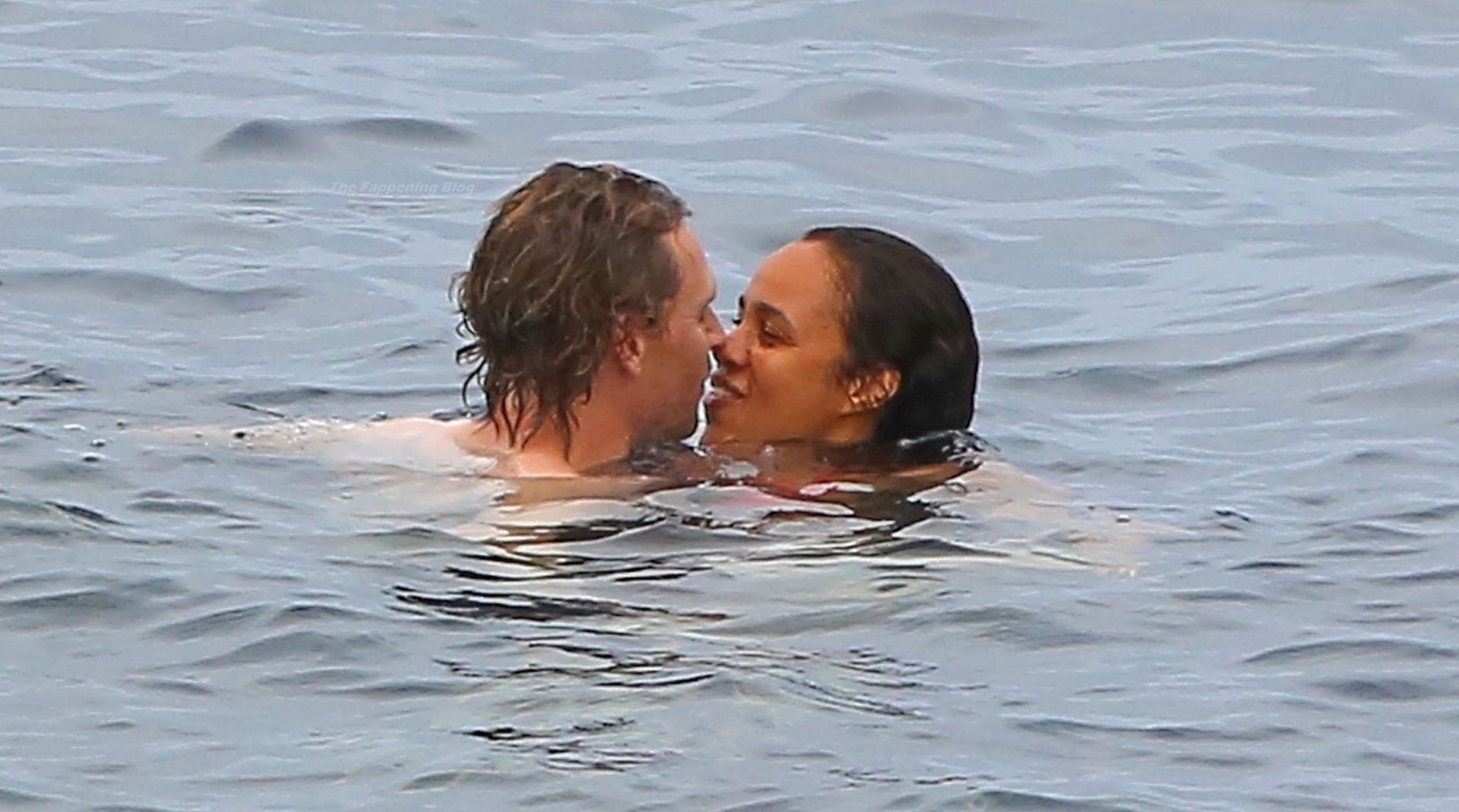 Tom Hiddleston & Zawe Ashton Strip Down and Pack on the PDA in the Waters of Ibiza (19 Photos)