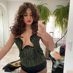 Vanessa Hudgens Shows Her Tits 3 Photos