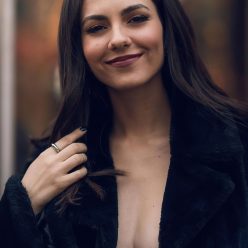 Victoria Justice Shows Her Tits in New York 3 Photos