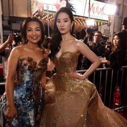 Yifei Liu Shines at the Premiere of Mulan in Los Angeles 16 Photos