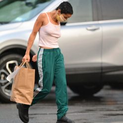 Zoe Kravitz Picks Up Take Out Food in New York 9 Photos