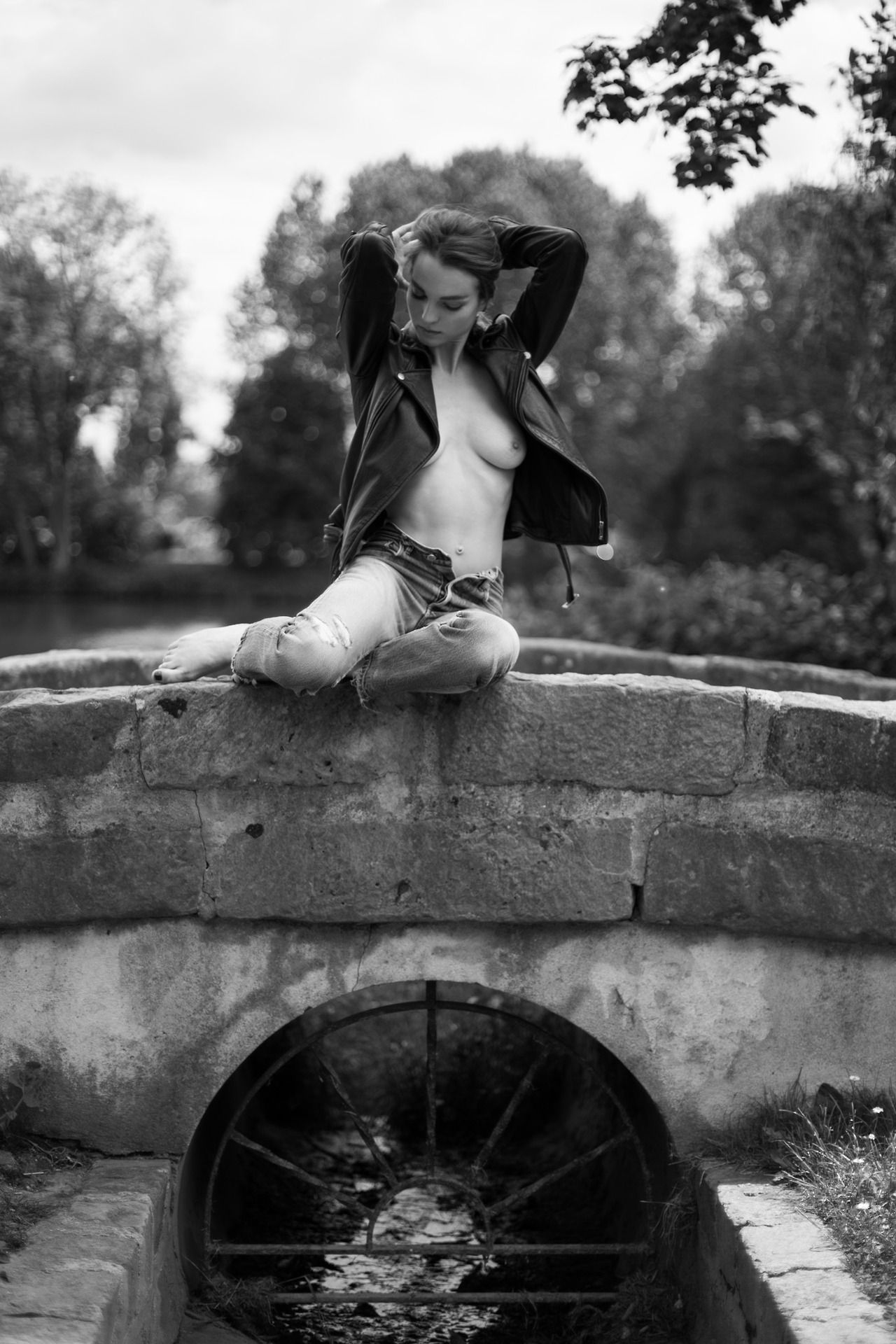 Adèle Simphal Sexy & Topless (10 Photos)