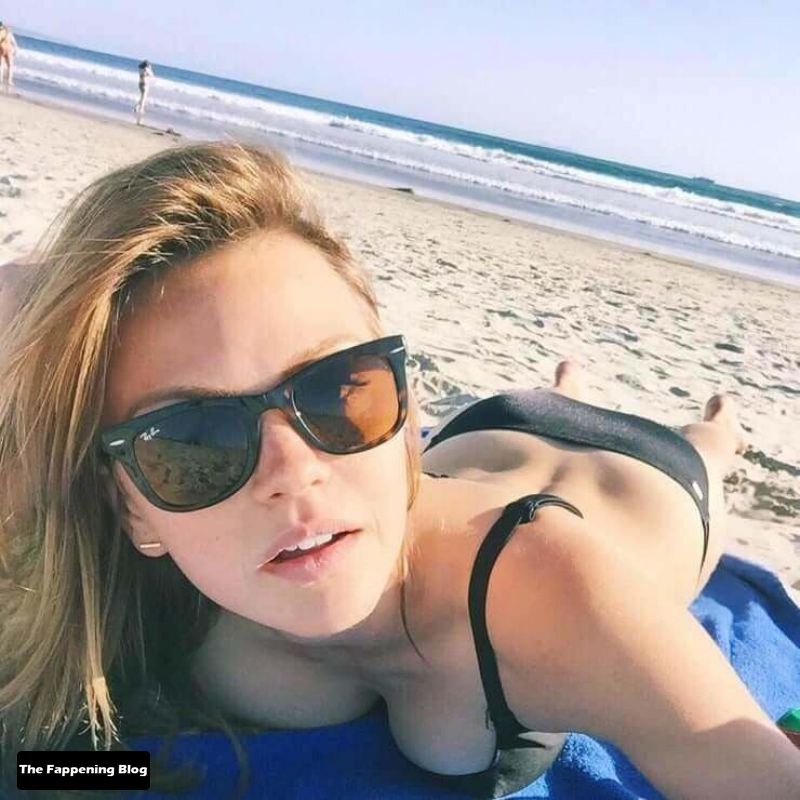 Aimee Teegarden Sexy Tits & Ass Collection (33 Photos)