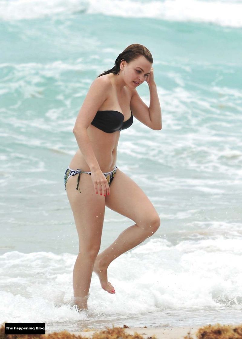 Aimee Teegarden Sexy Tits & Ass Collection (33 Photos)