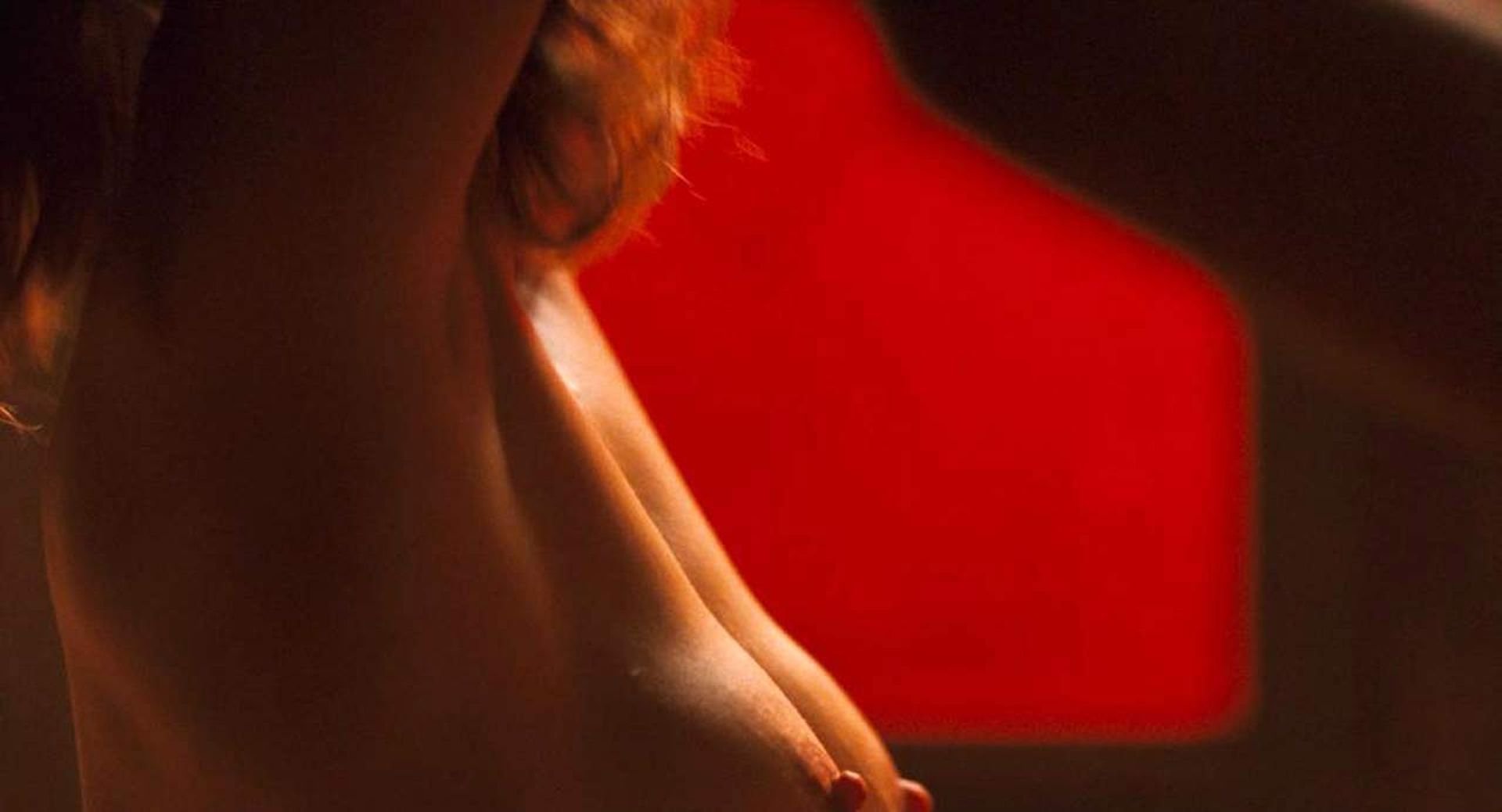 Aitana Sánchez-Gijón Nude Sex Scene - Parlami d’amore (4 Pics + GIF & Video)
