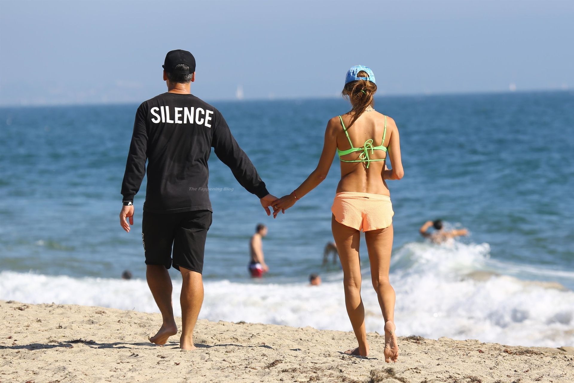 Alessandra Ambrosio & Richard Lee Pack on the PDA at the Beach (104 Photos)