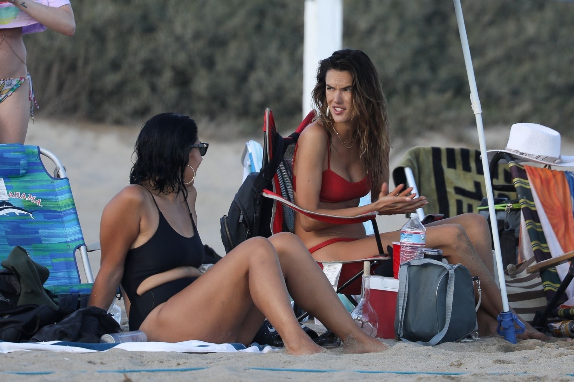 Alessandra Ambrosio Enjoys a Fun Day at the beach with Her Friends (138 Photos)