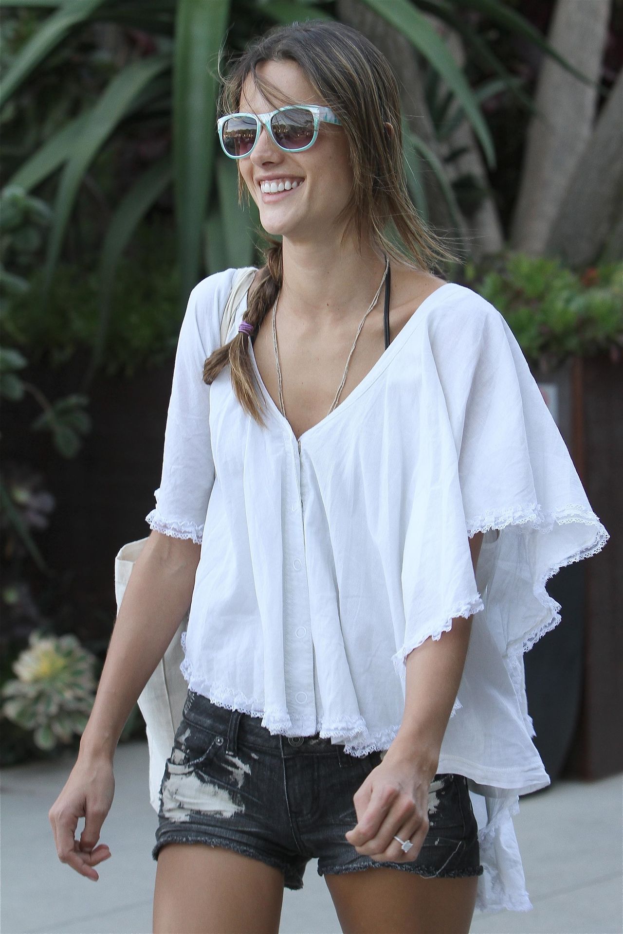 Alessandra Ambrosio Gets Some Shopping Done (29 Photos)