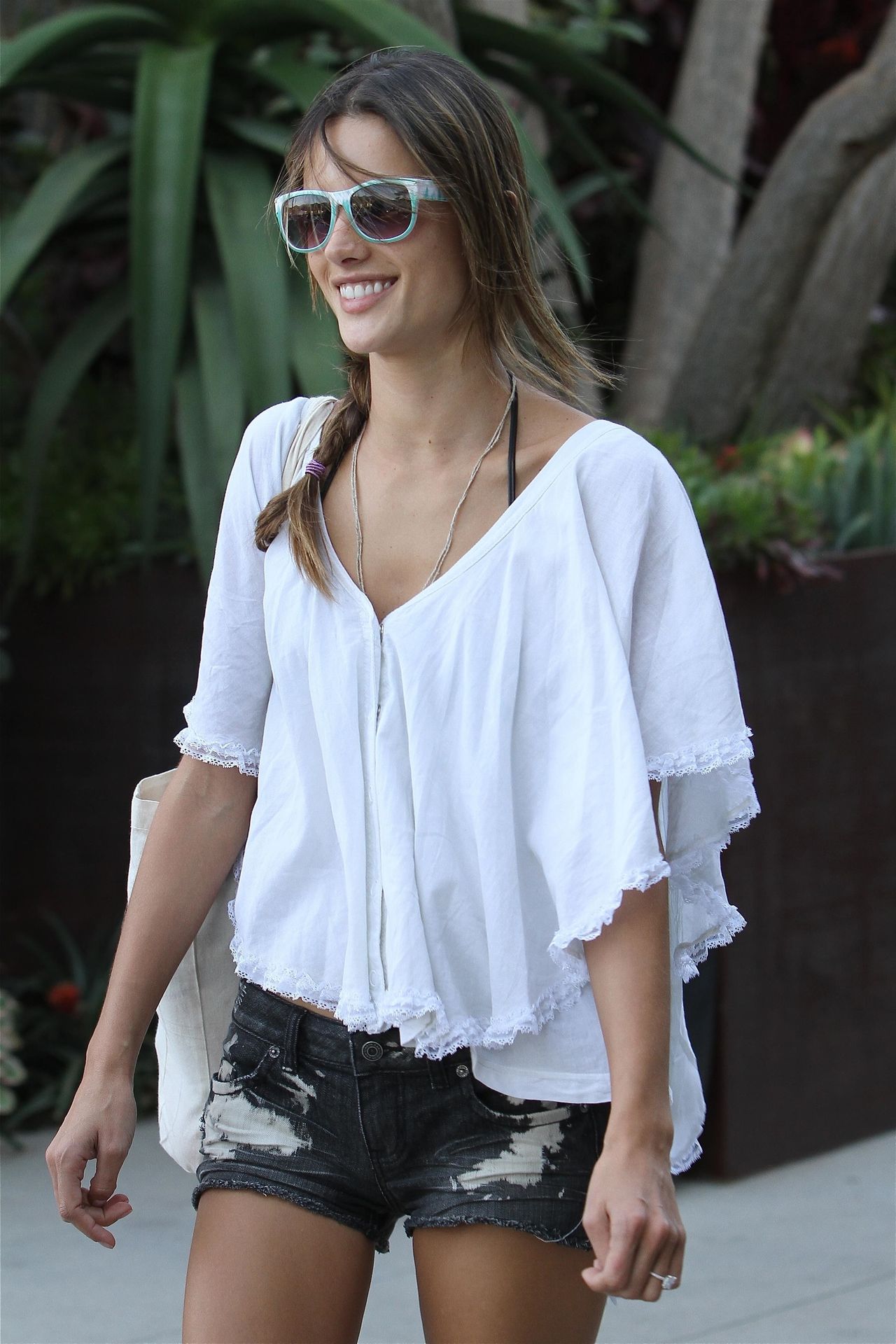 Alessandra Ambrosio Gets Some Shopping Done (29 Photos)