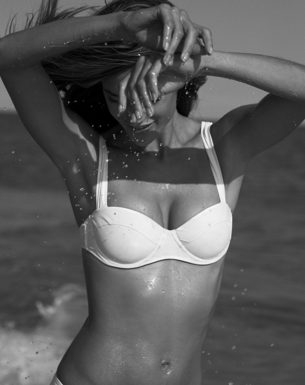 Alessandra Ambrosio Nude & Sexy (25 Photos)