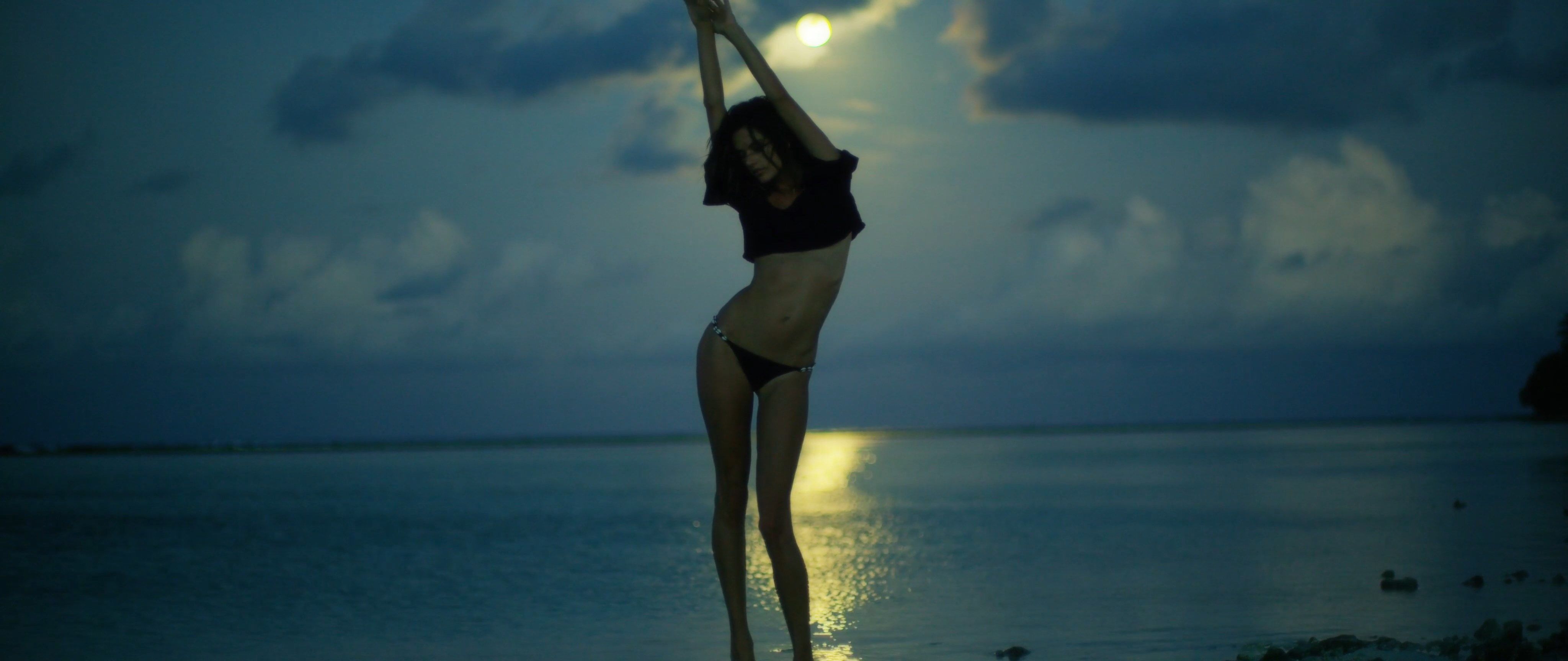 Alessandra Ambrosio Sexy & Topless (173 Photos + 3 Videos)