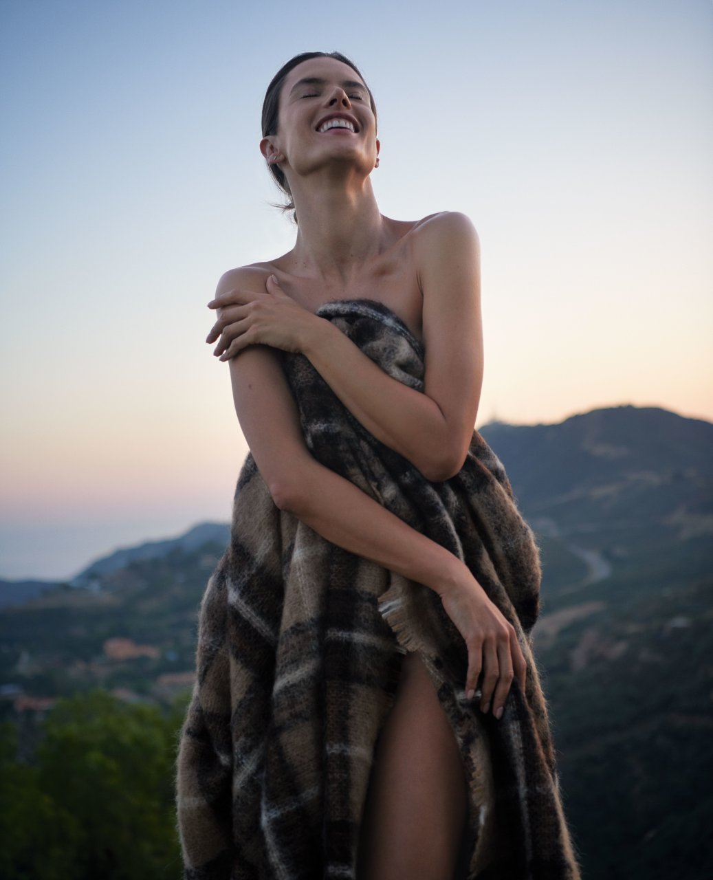 Alessandra Ambrosio Sexy (12 Photos)