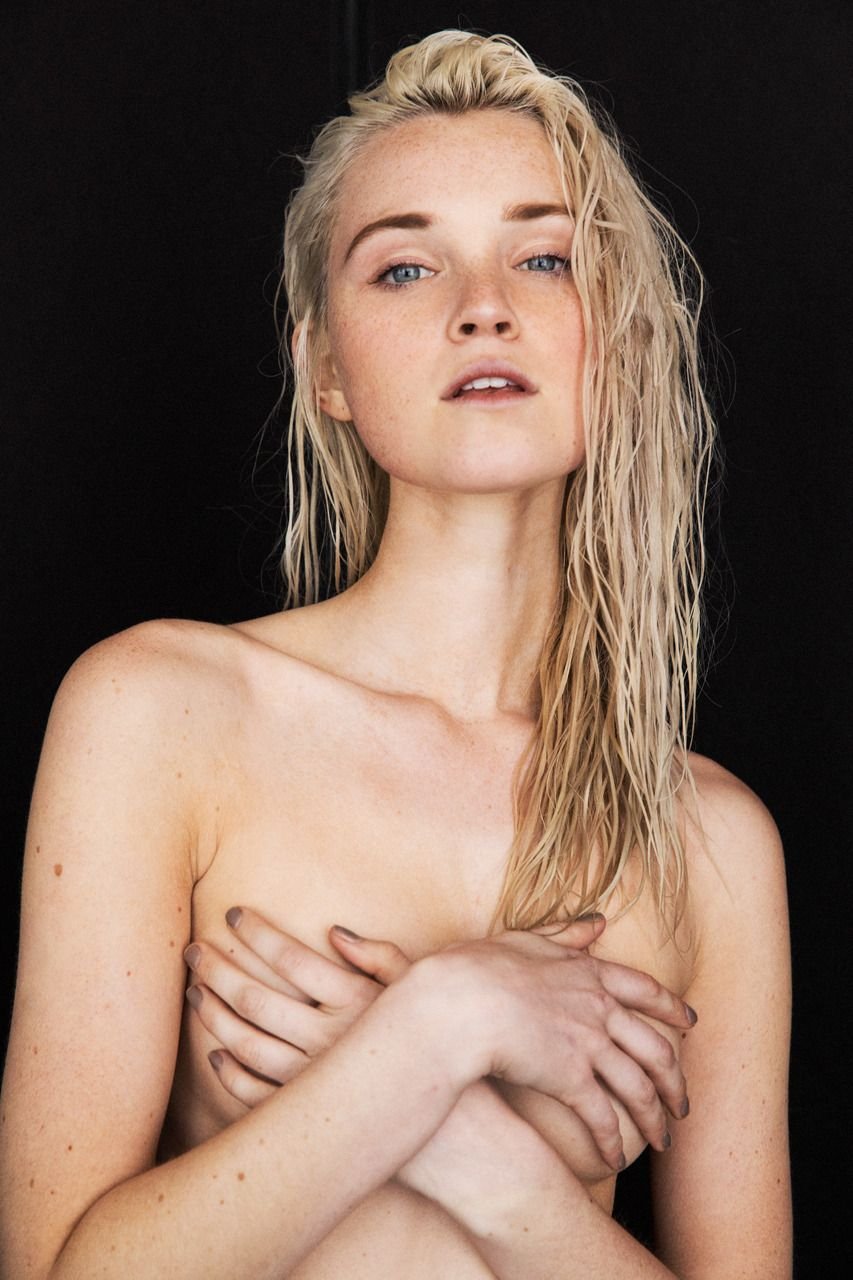 Alexa Reynen Sexy & Topless (12 Photos)