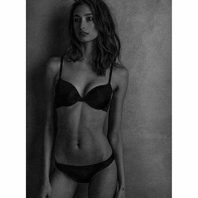 Alexandra Agoston Nude & Sexy (50 Photos)